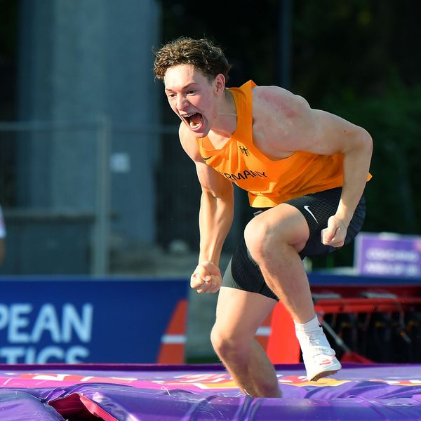 Jonathan Hummel (LG Leinfelden-Echterdingen) feiert seine neue persönliche Bestleistung. 