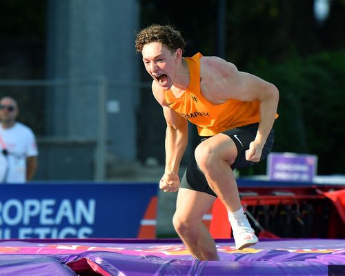 Jonathan Hummel (LG Leinfelden-Echterdingen) feiert seine neue persönliche Bestleistung. 