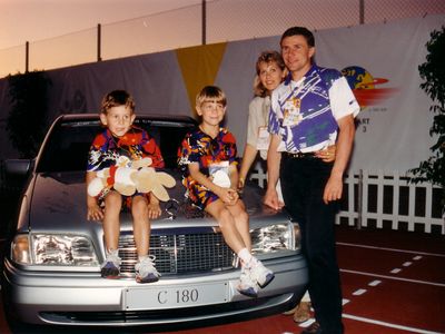 Weltmeistertitel mit Meisterschaftsrekord: Sergej Bubka (6,00 Meter; UKR) brachte zum Bürotermin und Essen die ganze Familie – ein schöner Abend mit angenehmen Gästen!