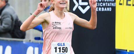 Julia Ehrle (LG farbtex Nordschwarzwald) bei der DM Cross in Darmstadt.